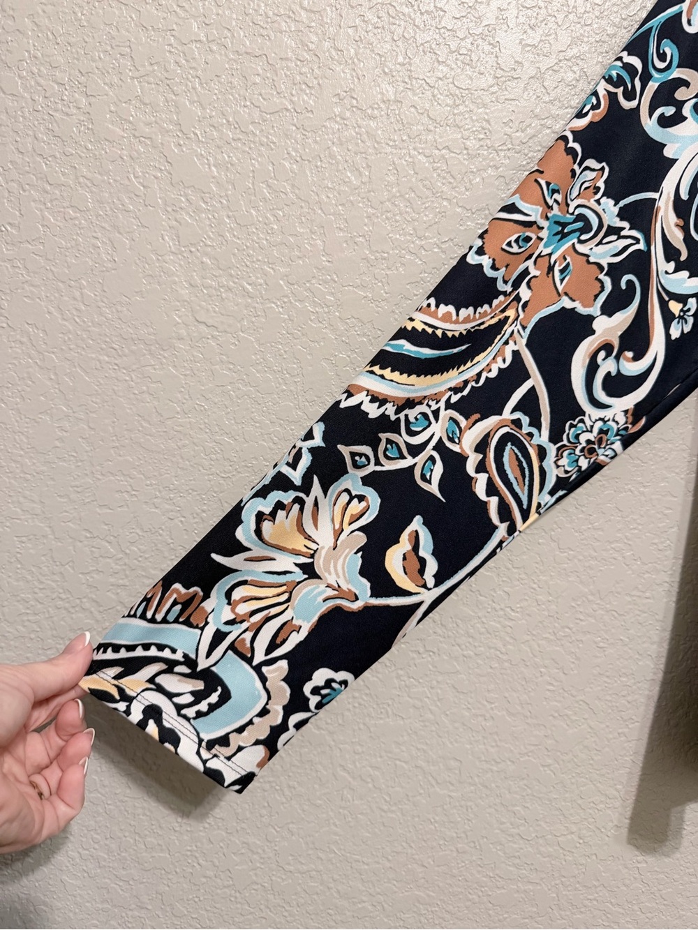 Chico's Zenergy Paisley Pullover Top | Size 3 XL | Cowl Neck | Stretch - Picture 4 of 9